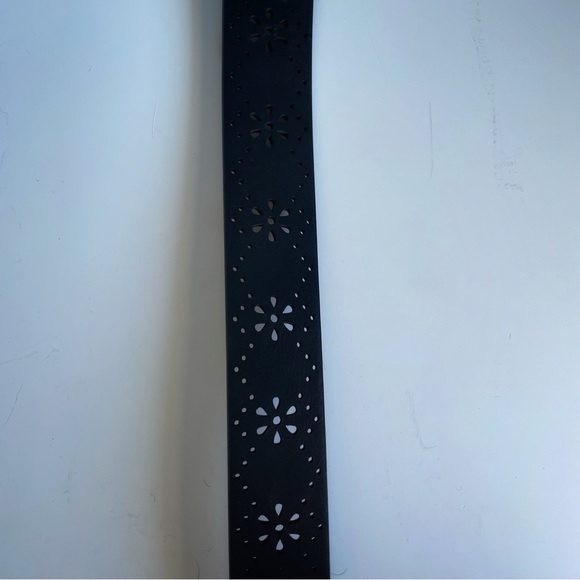 Small black decorative belt with silver buckle - Picture 3 of 6